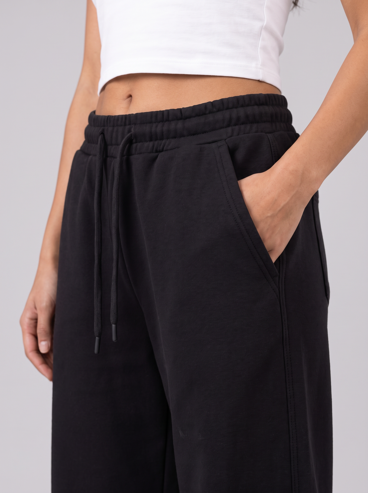 Winter Wide Leg Sweatpants - Black - Aura Detail